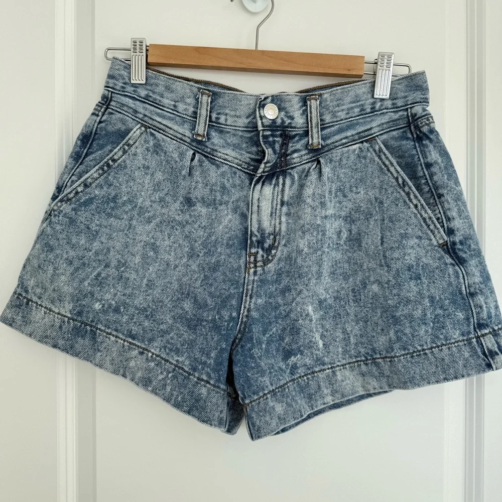 AMERICAN EAGLE | Acid Wash Mom Jean Shorts - Size 6 - Picture 1 of 11